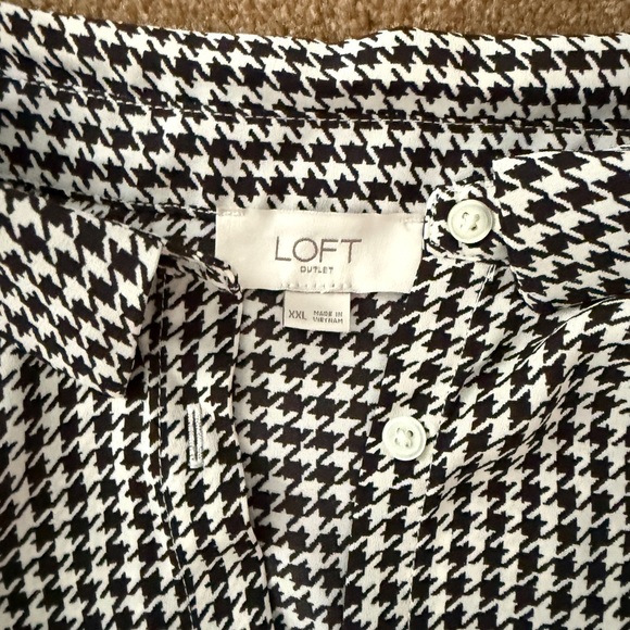 LOFT Outlet Houndstooth Button Front Blouse – Women’s Size XXL - Picture 2 of 9